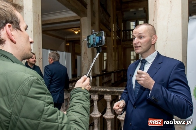 Zdjęcie w galerii na portalu naszraciborz.pl: Podtapianie samorządów. Marszałek przeciwko zmianom w prawie, które spowodują wzrost opłat za wodę  wiadomości z regionu