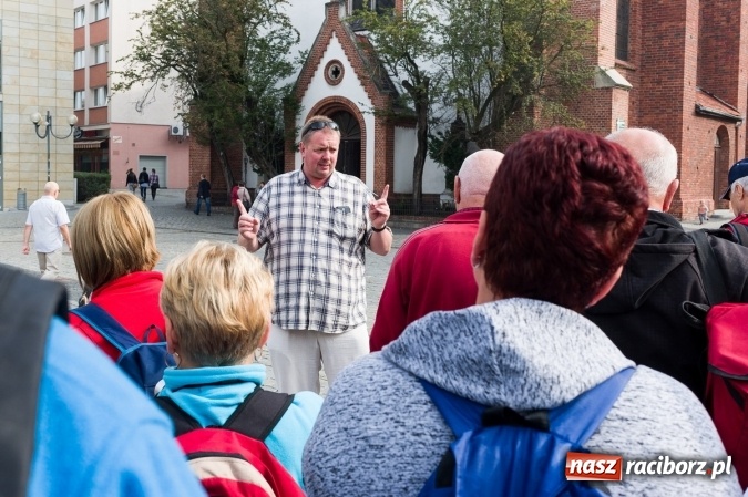 Zdjęcie w galerii na portalu naszraciborz.pl: Solidny akcent na zakończenie sezonu turystycznego. Sześciuset gości zwiedzało w niedzielę Racib&oacute;rz wiadomości z regionu