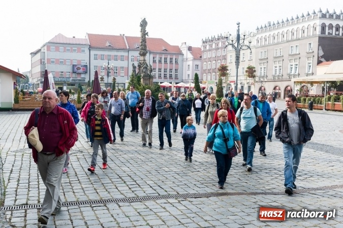 Zdjęcie w galerii na portalu naszraciborz.pl: Solidny akcent na zakończenie sezonu turystycznego. Sześciuset gości zwiedzało w niedzielę Racib&oacute;rz wiadomości z regionu