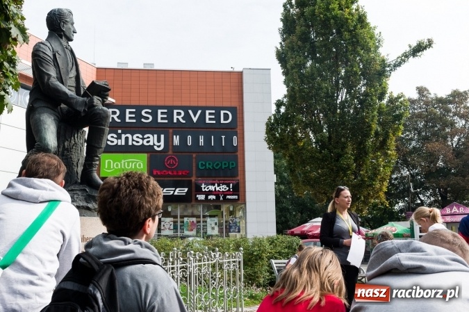 Zdjęcie w galerii na portalu naszraciborz.pl: Solidny akcent na zakończenie sezonu turystycznego. Sześciuset gości zwiedzało w niedzielę Racib&oacute;rz wiadomości z regionu