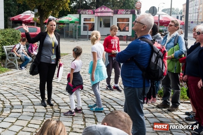 Zdjęcie w galerii na portalu naszraciborz.pl: Solidny akcent na zakończenie sezonu turystycznego. Sześciuset gości zwiedzało w niedzielę Racib&oacute;rz wiadomości z regionu