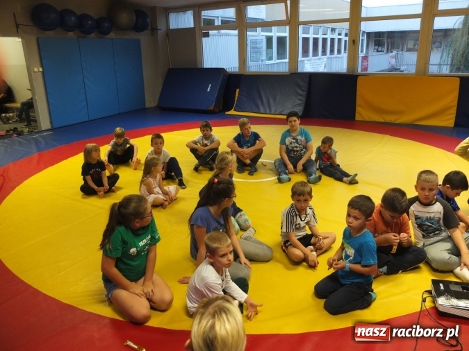 Zdjęcie w galerii na portalu naszraciborz.pl: Zajęcia profilaktyczne z Łamatorem  wiadomości z regionu
