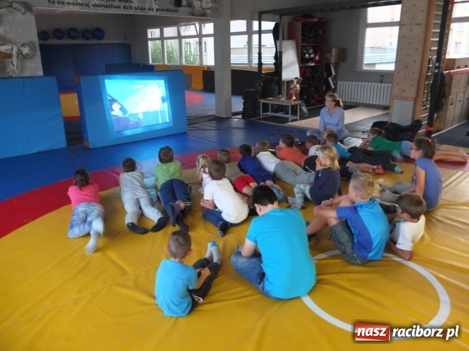 Zdjęcie w galerii na portalu naszraciborz.pl: Zajęcia profilaktyczne z Łamatorem  wiadomości z regionu