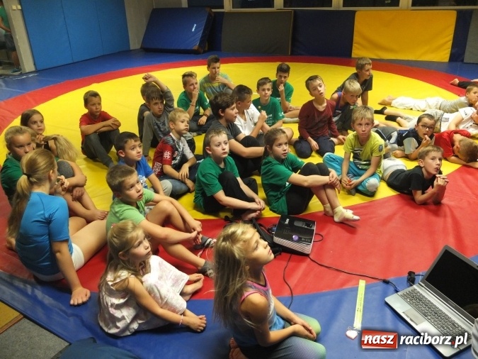 Zdjęcie w galerii na portalu naszraciborz.pl: Zajęcia profilaktyczne z Łamatorem  wiadomości z regionu
