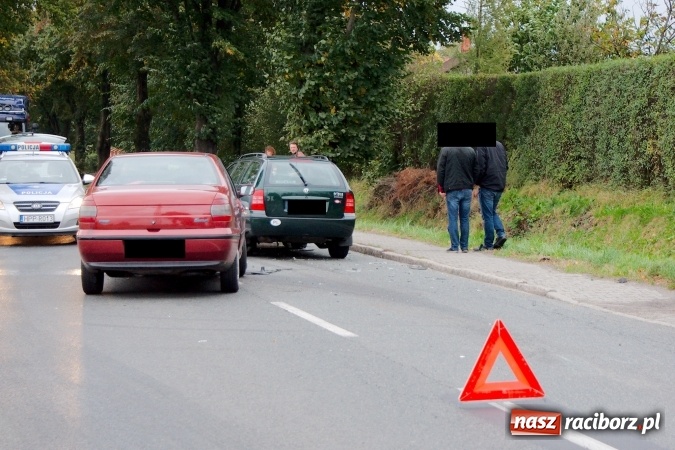Zdjęcie w galerii na portalu naszraciborz.pl: Na Opawskiej zderzyły się fiat i skoda. Jedna osoba została zabrana do szpitala wiadomości z regionu
