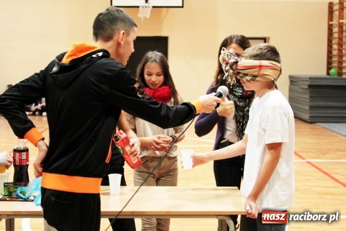 Zdjęcie w galerii na portalu naszraciborz.pl: Pasowanie na ucznia w Gimnazjum nr 5 wiadomości z regionu