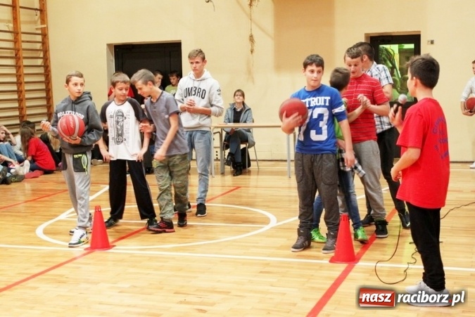 Zdjęcie w galerii na portalu naszraciborz.pl: Pasowanie na ucznia w Gimnazjum nr 5 wiadomości z regionu