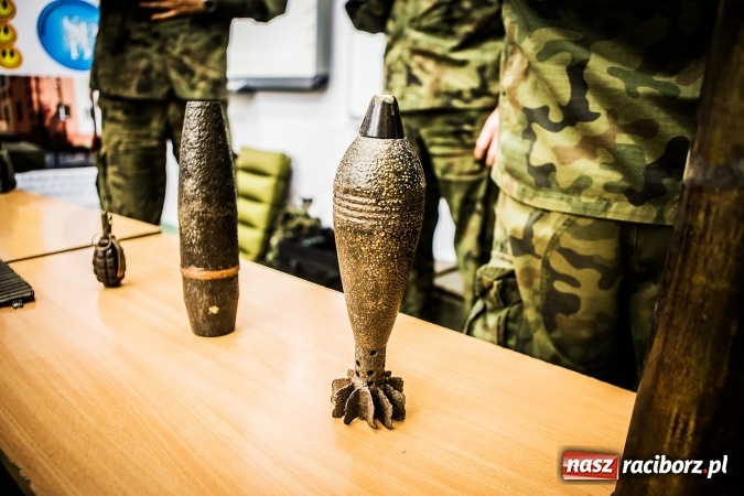 Zdjęcie w galerii na portalu naszraciborz.pl: Młody Saper 2016: Uczniowie ZSP w Brzeźnicy szukali niewybuchów wiadomości z regionu