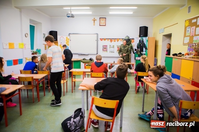 Zdjęcie w galerii na portalu naszraciborz.pl: Młody Saper 2016: Uczniowie ZSP w Brzeźnicy szukali niewybuchów wiadomości z regionu