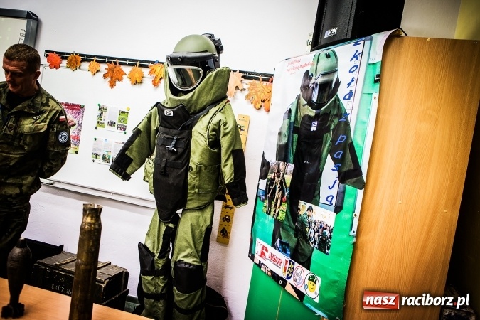 Zdjęcie w galerii na portalu naszraciborz.pl: Młody Saper 2016: Uczniowie ZSP w Brzeźnicy szukali niewybuchów wiadomości z regionu
