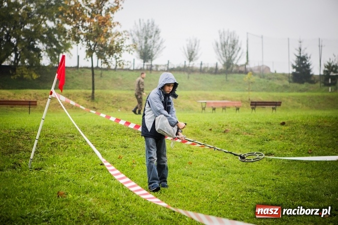 Zdjęcie w galerii na portalu naszraciborz.pl: Młody Saper 2016: Uczniowie ZSP w Brzeźnicy szukali niewybuchów wiadomości z regionu