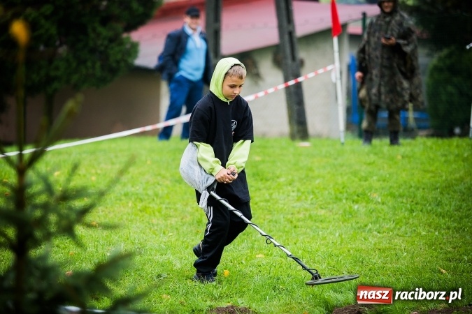 Zdjęcie w galerii na portalu naszraciborz.pl: Młody Saper 2016: Uczniowie ZSP w Brzeźnicy szukali niewybuchów wiadomości z regionu