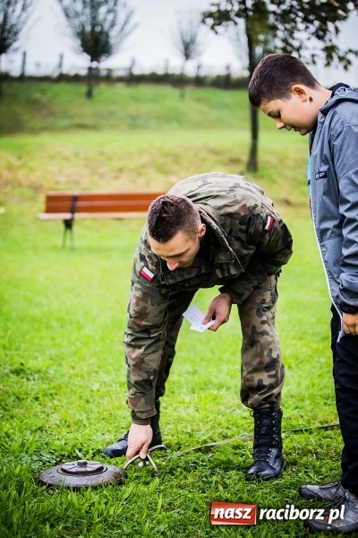 Zdjęcie w galerii na portalu naszraciborz.pl: Młody Saper 2016: Uczniowie ZSP w Brzeźnicy szukali niewybuchów wiadomości z regionu