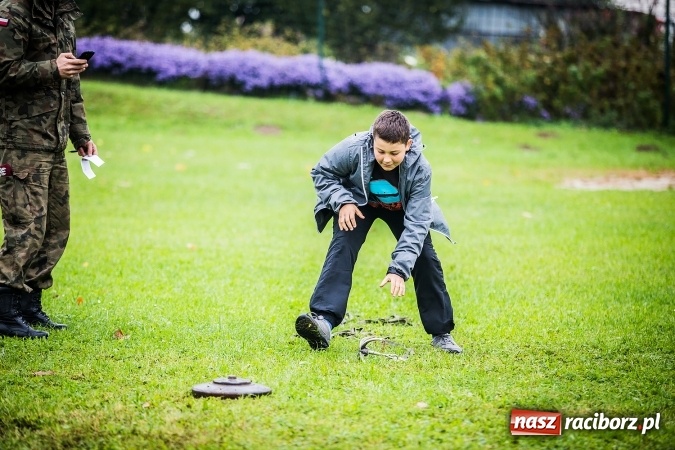 Zdjęcie w galerii na portalu naszraciborz.pl: Młody Saper 2016: Uczniowie ZSP w Brzeźnicy szukali niewybuchów wiadomości z regionu