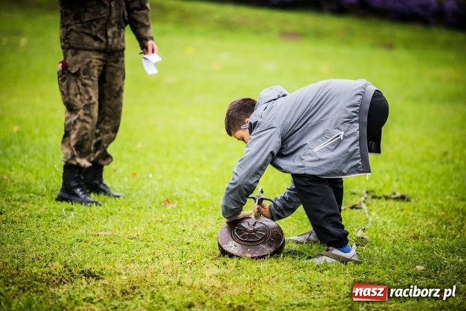 Zdjęcie w galerii na portalu naszraciborz.pl: Młody Saper 2016: Uczniowie ZSP w Brzeźnicy szukali niewybuchów wiadomości z regionu