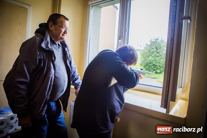 Zdjęcie w galerii na portalu naszraciborz.pl: Młody Saper 2016: Uczniowie ZSP w Brzeźnicy szukali niewybuchów wiadomości z regionu