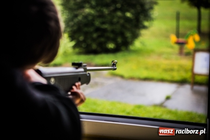 Zdjęcie w galerii na portalu naszraciborz.pl: Młody Saper 2016: Uczniowie ZSP w Brzeźnicy szukali niewybuchów wiadomości z regionu