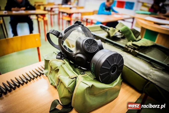 Zdjęcie w galerii na portalu naszraciborz.pl: Młody Saper 2016: Uczniowie ZSP w Brzeźnicy szukali niewybuchów wiadomości z regionu