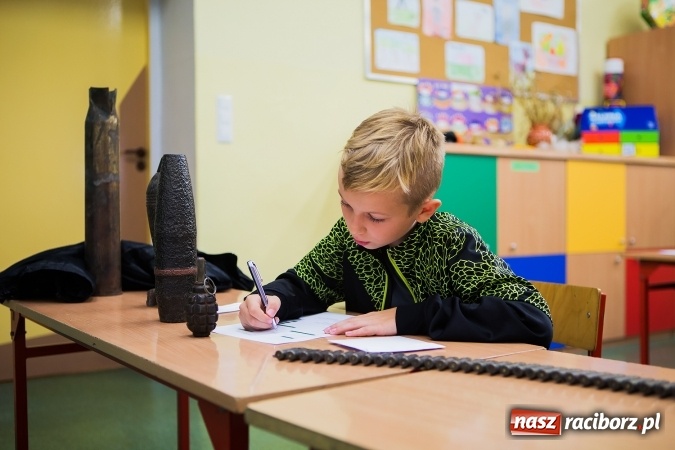 Zdjęcie w galerii na portalu naszraciborz.pl: Młody Saper 2016: Uczniowie ZSP w Brzeźnicy szukali niewybuchów wiadomości z regionu