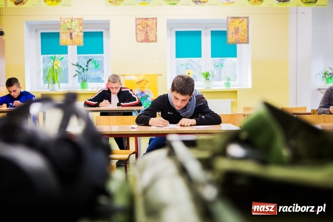 Zdjęcie w galerii na portalu naszraciborz.pl: Młody Saper 2016: Uczniowie ZSP w Brzeźnicy szukali niewybuchów wiadomości z regionu