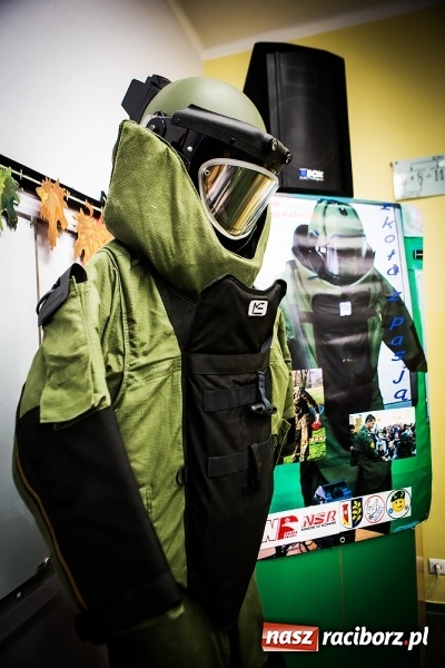 Zdjęcie w galerii na portalu naszraciborz.pl: Młody Saper 2016: Uczniowie ZSP w Brzeźnicy szukali niewybuchów wiadomości z regionu