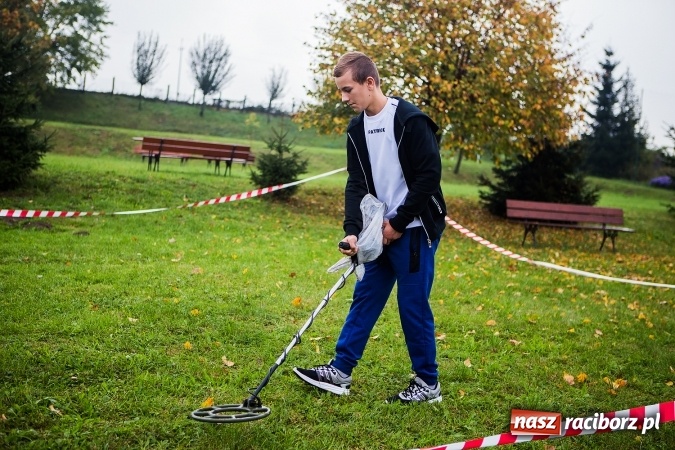 Zdjęcie w galerii na portalu naszraciborz.pl: Młody Saper 2016: Uczniowie ZSP w Brzeźnicy szukali niewybuchów wiadomości z regionu