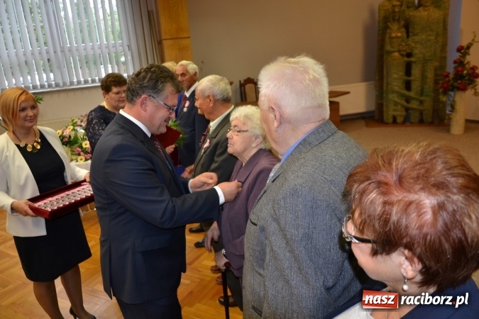 Zdjęcie w galerii na portalu naszraciborz.pl: Dwadzieścia pięć par z gminy Krzyżanowice świętowało dziś złote gody wiadomości z regionu