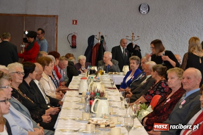Zdjęcie w galerii na portalu naszraciborz.pl: Dwadzieścia pięć par z gminy Krzyżanowice świętowało dziś złote gody wiadomości z regionu