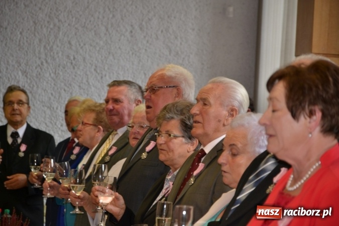 Zdjęcie w galerii na portalu naszraciborz.pl: Dwadzieścia pięć par z gminy Krzyżanowice świętowało dziś złote gody wiadomości z regionu