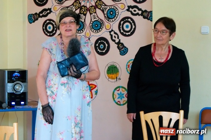 Zdjęcie w galerii na portalu naszraciborz.pl: Przystań łączy pokolenia. Piknik artystyczny w Centrum Młodzieżowym wiadomości z regionu