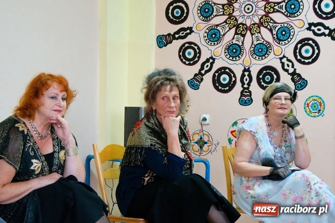 Zdjęcie w galerii na portalu naszraciborz.pl: Przystań łączy pokolenia. Piknik artystyczny w Centrum Młodzieżowym wiadomości z regionu