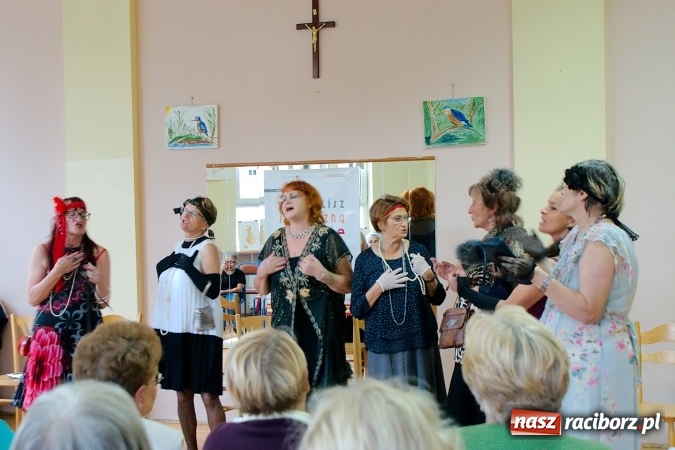 Zdjęcie w galerii na portalu naszraciborz.pl: Przystań łączy pokolenia. Piknik artystyczny w Centrum Młodzieżowym wiadomości z regionu