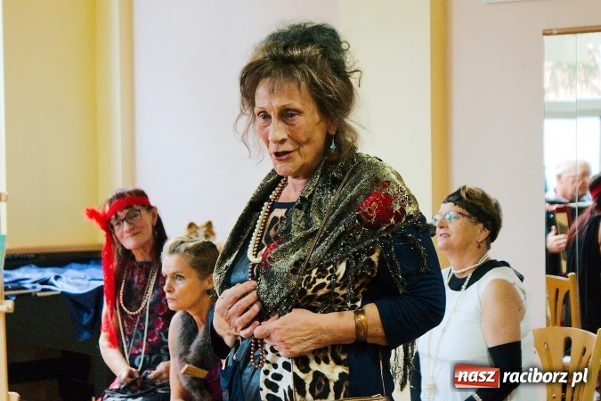 Zdjęcie w galerii na portalu naszraciborz.pl: Przystań łączy pokolenia. Piknik artystyczny w Centrum Młodzieżowym wiadomości z regionu