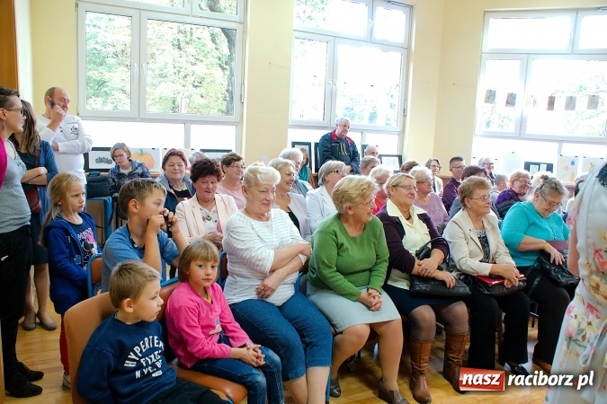 Zdjęcie w galerii na portalu naszraciborz.pl: Przystań łączy pokolenia. Piknik artystyczny w Centrum Młodzieżowym wiadomości z regionu
