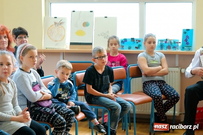 Zdjęcie w galerii na portalu naszraciborz.pl: Przystań łączy pokolenia. Piknik artystyczny w Centrum Młodzieżowym wiadomości z regionu