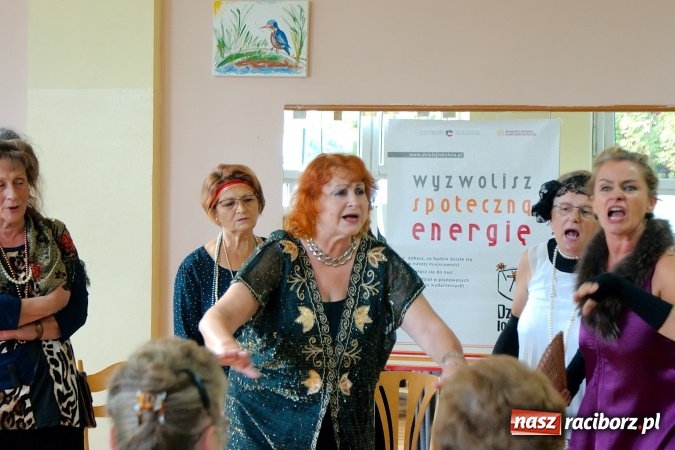 Zdjęcie w galerii na portalu naszraciborz.pl: Przystań łączy pokolenia. Piknik artystyczny w Centrum Młodzieżowym wiadomości z regionu