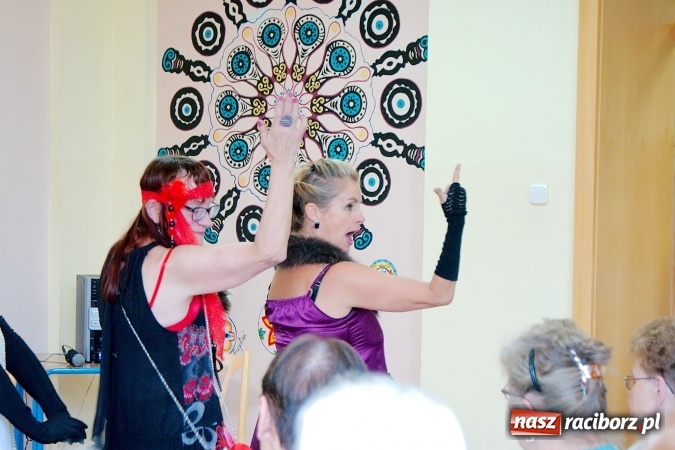 Zdjęcie w galerii na portalu naszraciborz.pl: Przystań łączy pokolenia. Piknik artystyczny w Centrum Młodzieżowym wiadomości z regionu