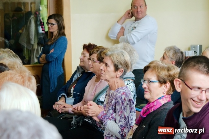 Zdjęcie w galerii na portalu naszraciborz.pl: Przystań łączy pokolenia. Piknik artystyczny w Centrum Młodzieżowym wiadomości z regionu