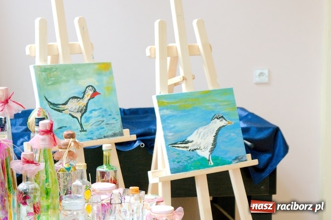 Zdjęcie w galerii na portalu naszraciborz.pl: Przystań łączy pokolenia. Piknik artystyczny w Centrum Młodzieżowym wiadomości z regionu