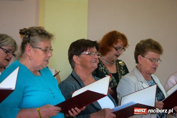 Zdjęcie w galerii na portalu naszraciborz.pl: Przystań łączy pokolenia. Piknik artystyczny w Centrum Młodzieżowym wiadomości z regionu