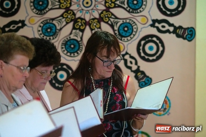 Zdjęcie w galerii na portalu naszraciborz.pl: Przystań łączy pokolenia. Piknik artystyczny w Centrum Młodzieżowym wiadomości z regionu