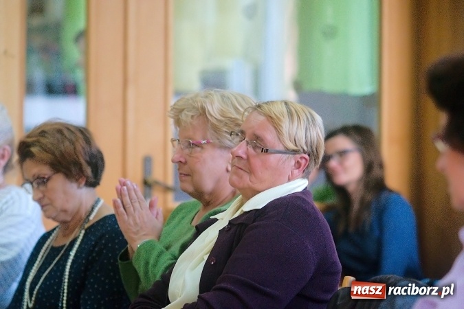 Zdjęcie w galerii na portalu naszraciborz.pl: Przystań łączy pokolenia. Piknik artystyczny w Centrum Młodzieżowym wiadomości z regionu