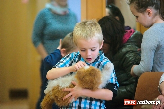 Zdjęcie w galerii na portalu naszraciborz.pl: Przystań łączy pokolenia. Piknik artystyczny w Centrum Młodzieżowym wiadomości z regionu