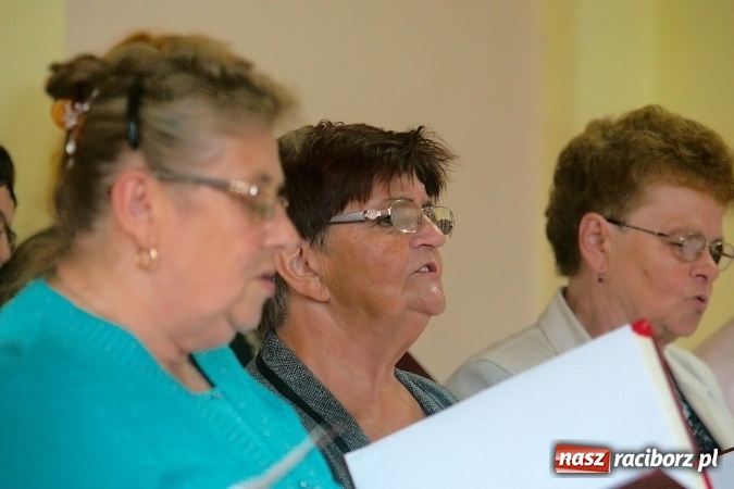 Zdjęcie w galerii na portalu naszraciborz.pl: Przystań łączy pokolenia. Piknik artystyczny w Centrum Młodzieżowym wiadomości z regionu