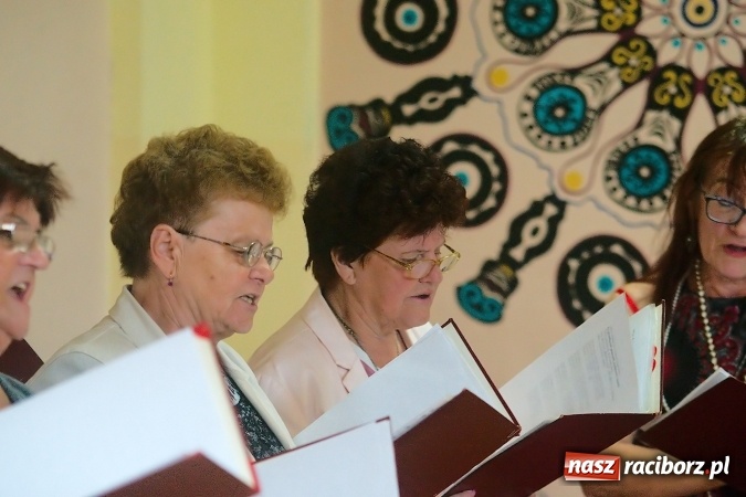 Zdjęcie w galerii na portalu naszraciborz.pl: Przystań łączy pokolenia. Piknik artystyczny w Centrum Młodzieżowym wiadomości z regionu