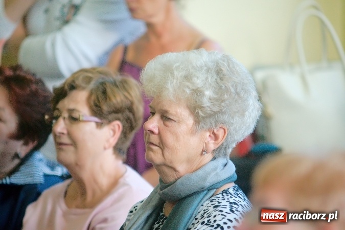 Zdjęcie w galerii na portalu naszraciborz.pl: Przystań łączy pokolenia. Piknik artystyczny w Centrum Młodzieżowym wiadomości z regionu