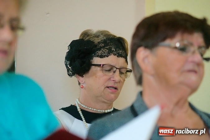 Zdjęcie w galerii na portalu naszraciborz.pl: Przystań łączy pokolenia. Piknik artystyczny w Centrum Młodzieżowym wiadomości z regionu