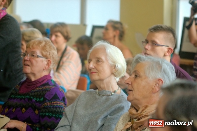 Zdjęcie w galerii na portalu naszraciborz.pl: Przystań łączy pokolenia. Piknik artystyczny w Centrum Młodzieżowym wiadomości z regionu