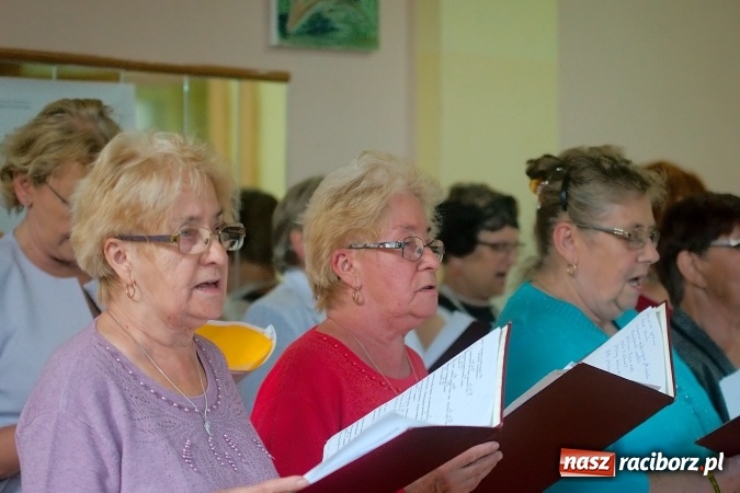 Zdjęcie w galerii na portalu naszraciborz.pl: Przystań łączy pokolenia. Piknik artystyczny w Centrum Młodzieżowym wiadomości z regionu
