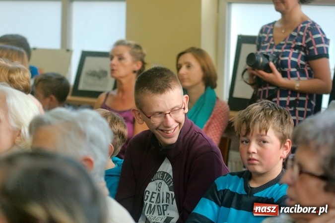 Zdjęcie w galerii na portalu naszraciborz.pl: Przystań łączy pokolenia. Piknik artystyczny w Centrum Młodzieżowym wiadomości z regionu